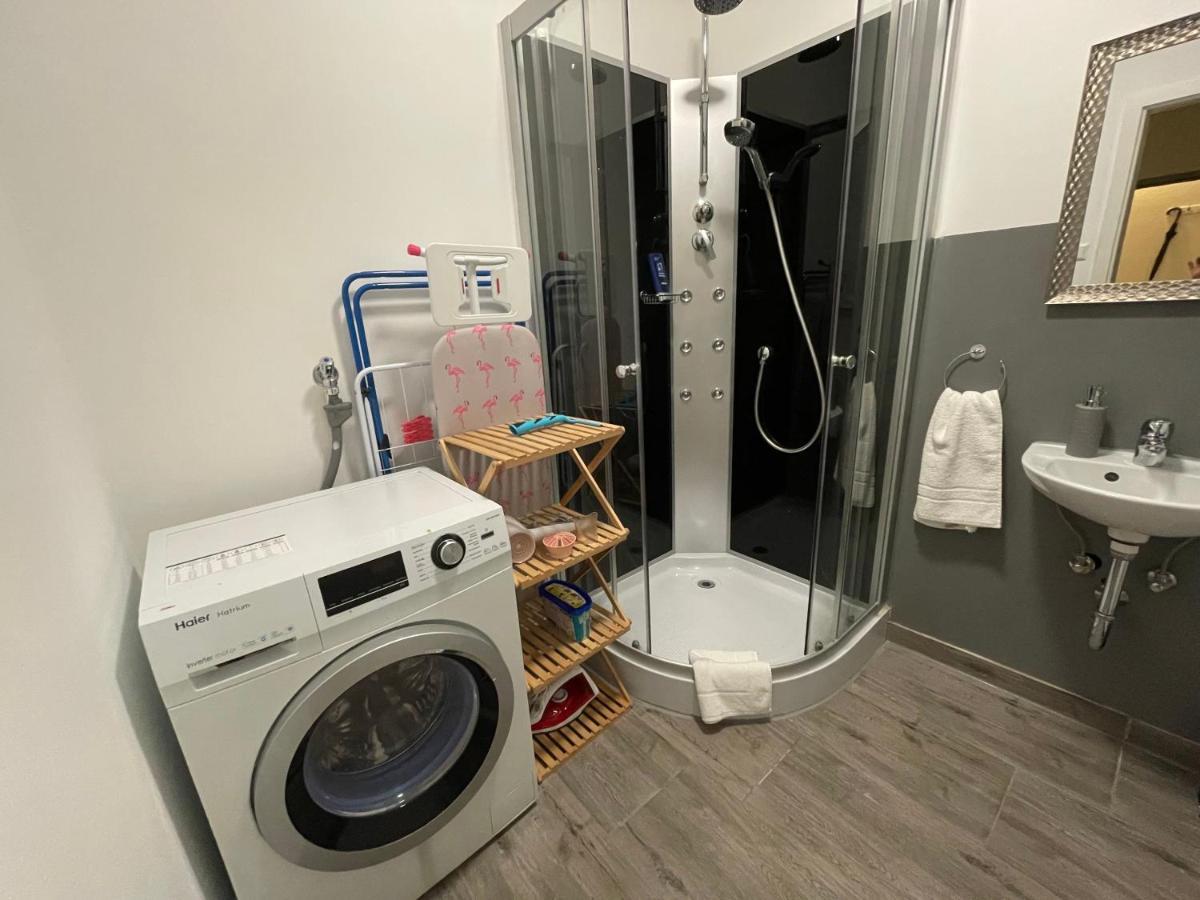Urbansuites - Modern & Zentral In Der City - Dein Zuhause In シュトゥットガルト エクステリア 写真
