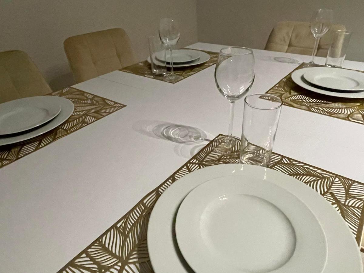 Urbansuites - Modern & Zentral In Der City - Dein Zuhause In シュトゥットガルト エクステリア 写真