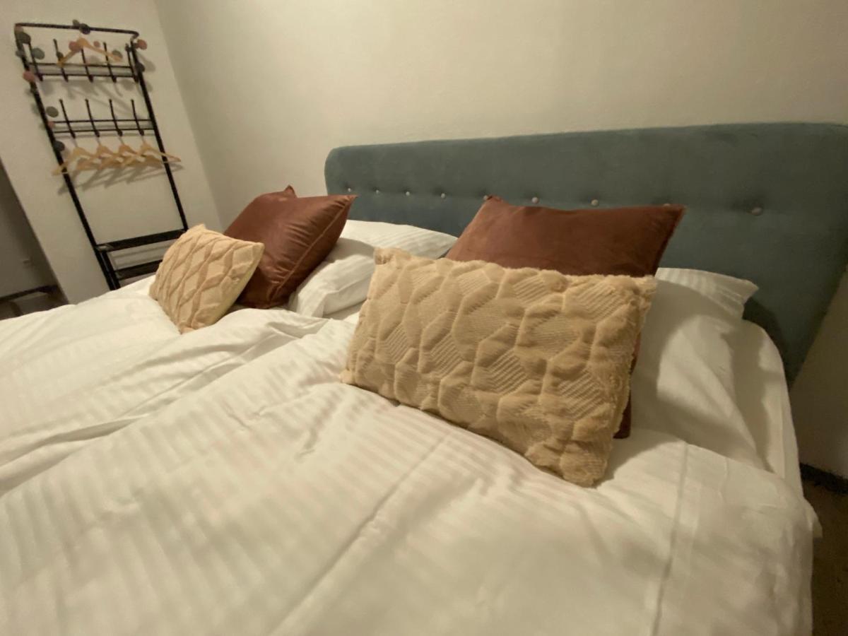 Urbansuites - Modern & Zentral In Der City - Dein Zuhause In シュトゥットガルト エクステリア 写真
