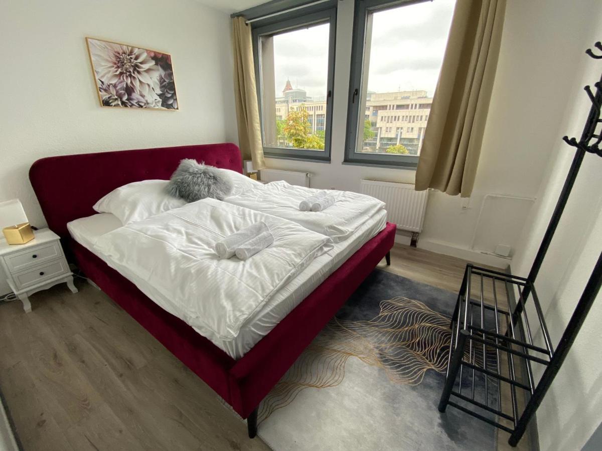 Urbansuites - Modern & Zentral In Der City - Dein Zuhause In シュトゥットガルト エクステリア 写真